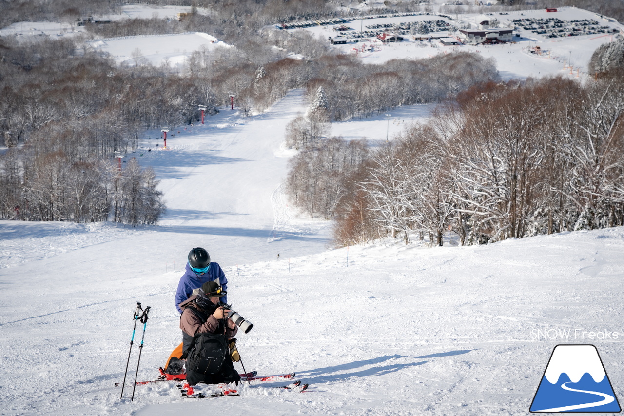 カムイスキーリンクス｜この上ないほど澄んだ青空と極上のパウダースノー。やっぱり『カムイ』は外れない！